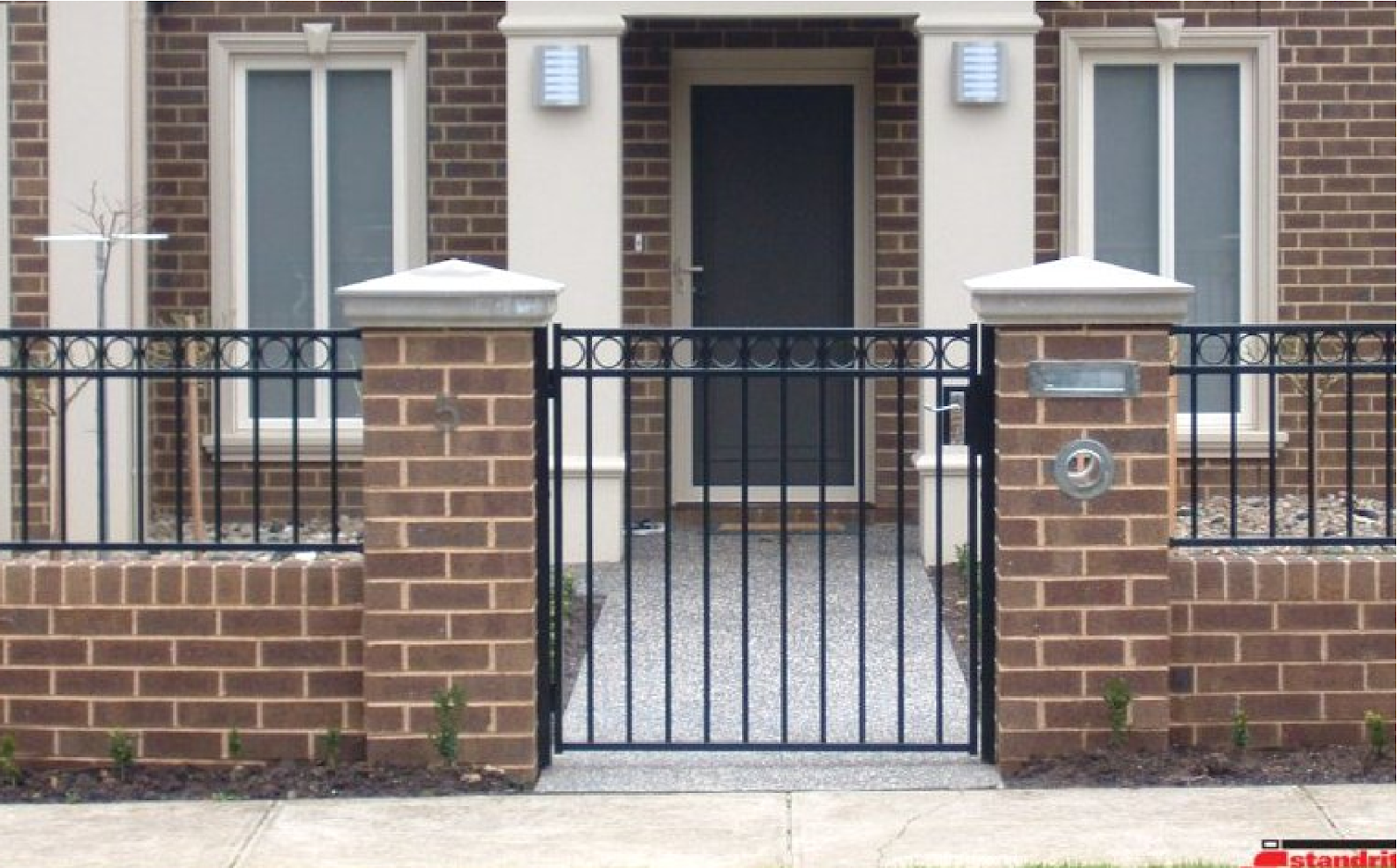  Pagar  besi  minimalis modern 5 Tips memilih pagar  rumah 